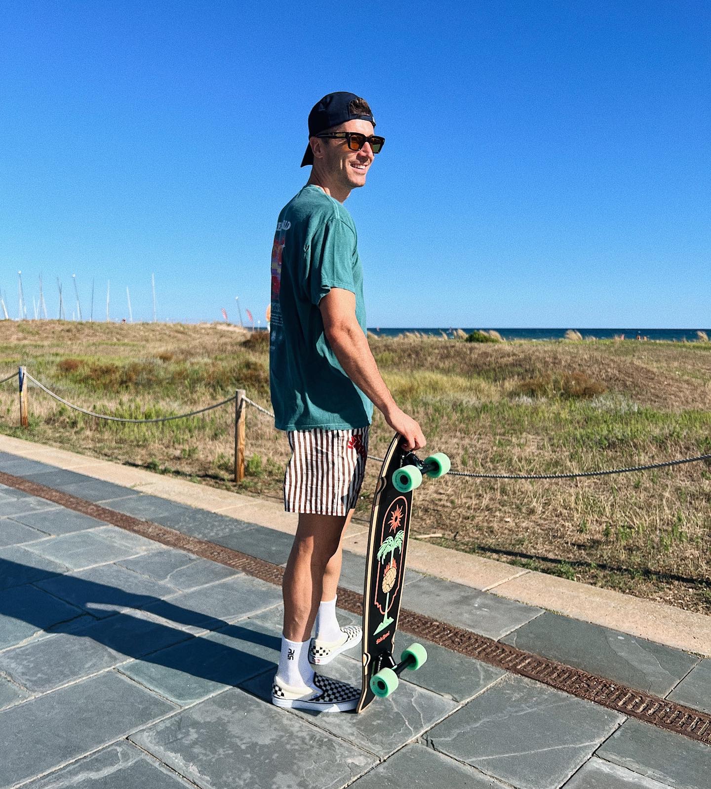 爱游戏手机版 C9不断突破！，莱万多夫斯基连续三场比赛得分超过战术调整上演精彩一战