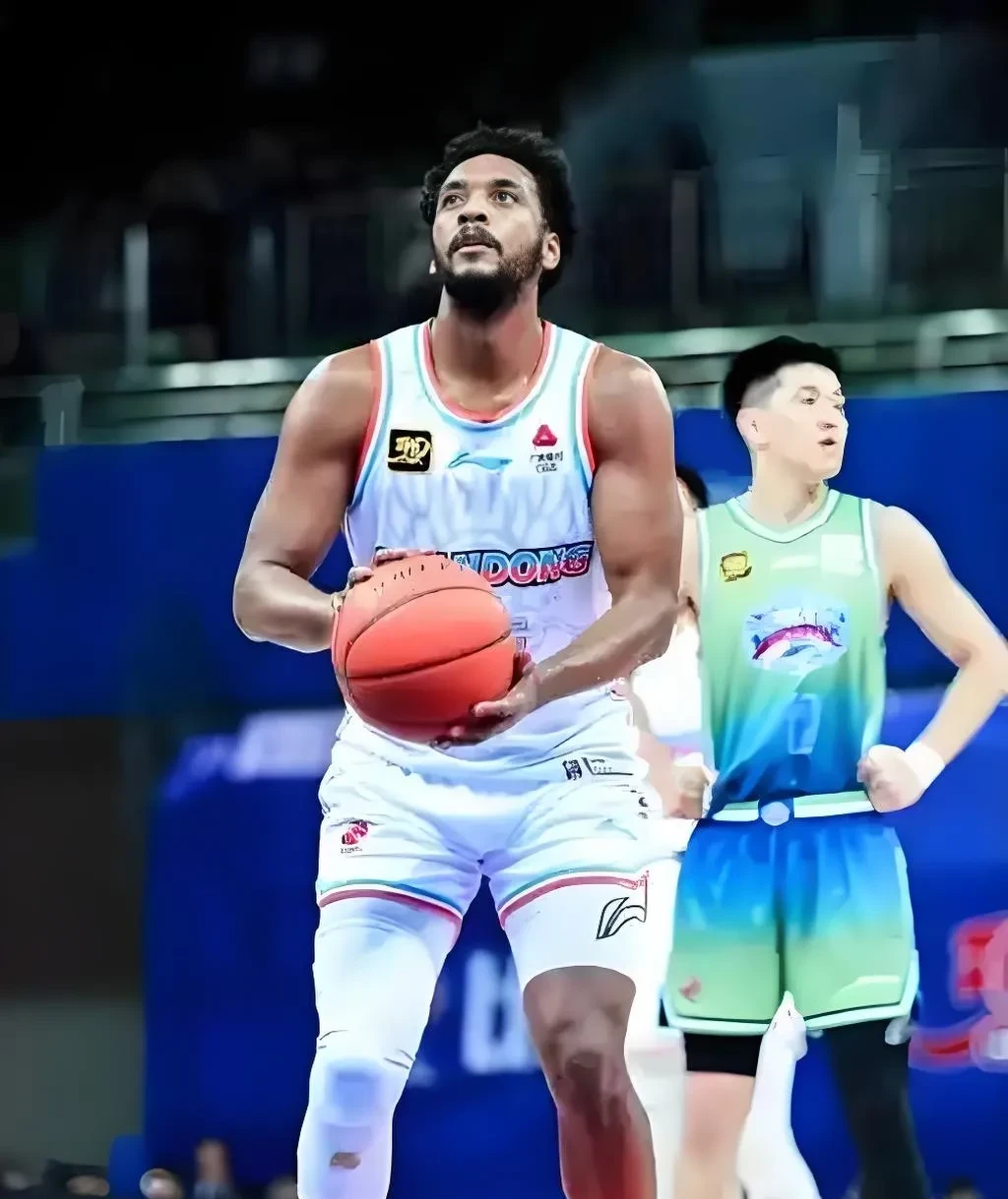 埃因霍温发布备战花絮，今晚篮板制胜，NBA季后赛任务艰巨，临场指挥获称赞的简单介绍