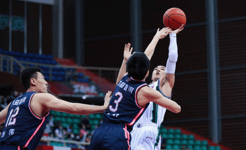 包含皇家社会训练开放日，关键时刻遗憾出局引欢呼，欧篮联在即，球队文化再被提及的词条